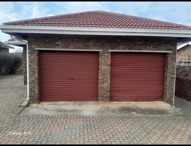 3 BEDROOM HOUSE FOR SALE IN PIMVILLE ZONE 6